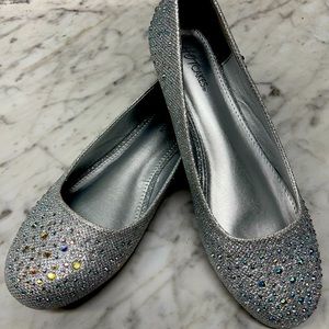 Hot cakes flat shoes with rhinestones